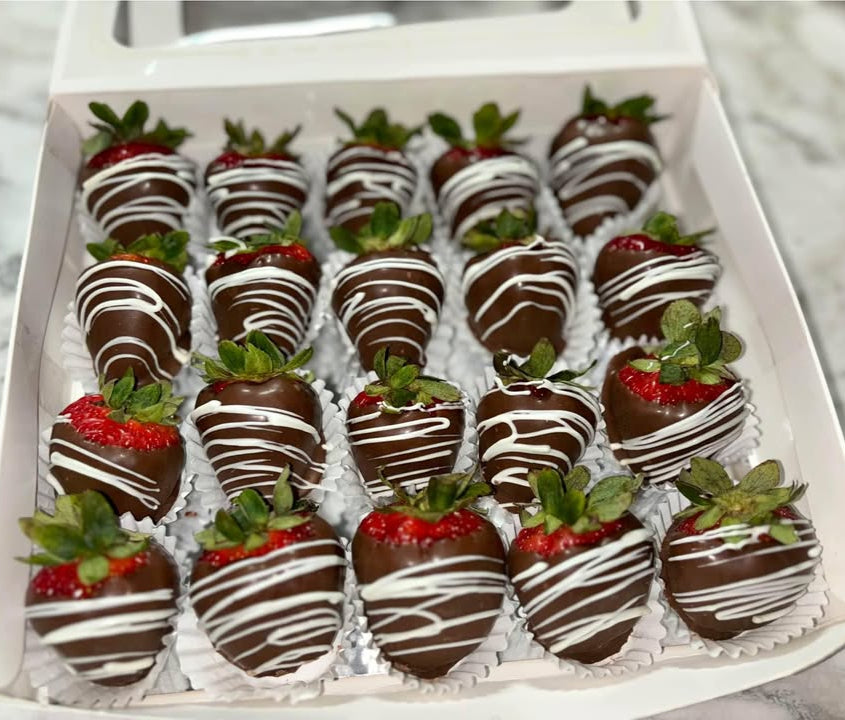 Chocolate-dipped strawberries, gourmet strawberries gift box, milk chocolate strawberries with drizzle, edible gifts, luxury chocolate treats, artisan strawberries for Valentine’s Day, party dessert ideas.